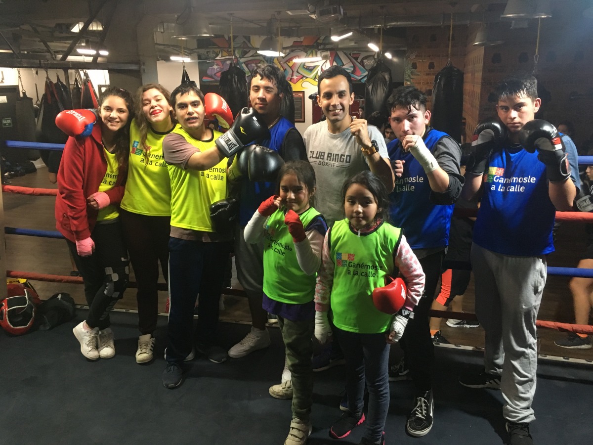 BOXEADORES DE GANEMOSLE A LA CALLE ENTRENARON EN CLUB RINGO