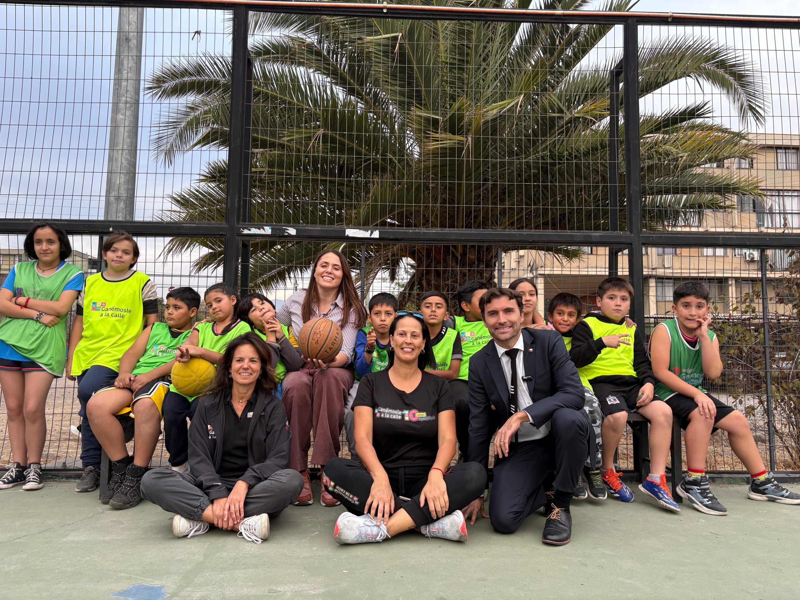 Ministra del Deporte y subsecretario de DD.HH. visitaron centro de Villa Portales para recoger experiencias y conocer en terreno el trabajo de Ganémosle a la Calle