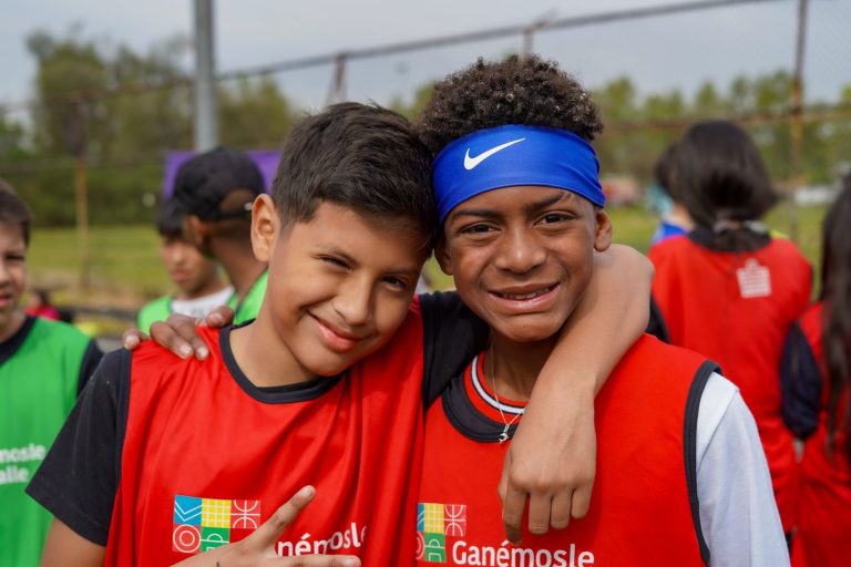 Estudio revela que los niños y jóvenes de Ganémosle a la Calle presentan un bienestar superior al promedio internacional