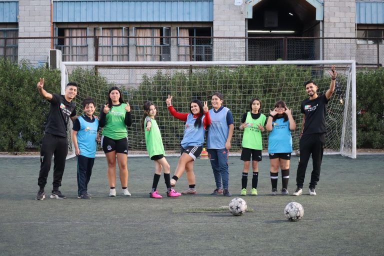 ABRAMOS LA CANCHA: las barreras que alejan a las niñas del deporte en Chile