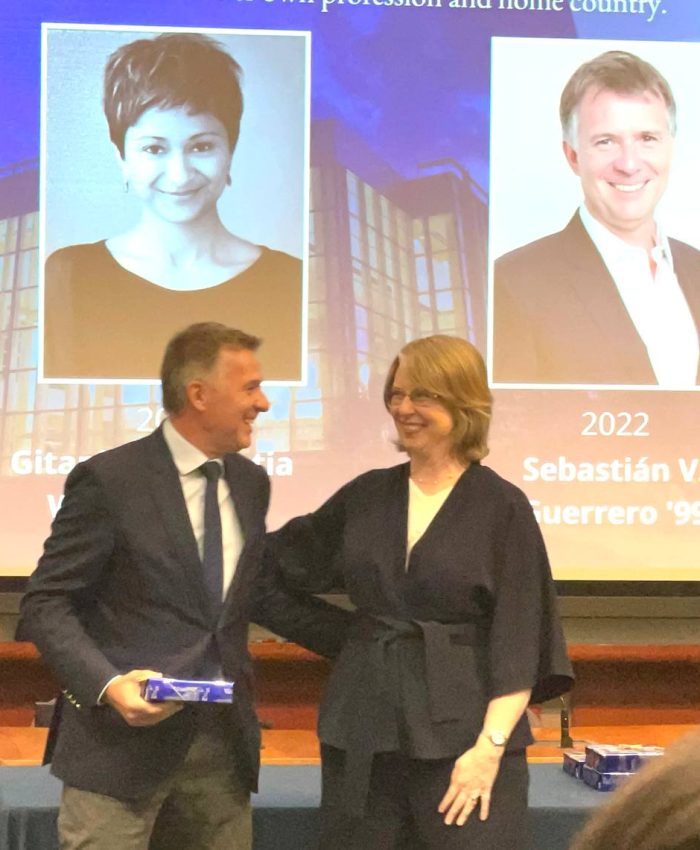 PRESIDENTE DE LA FUNDACIÓN RECIBE RECONOCIMIENTO DE DUKE UNIVERSITY OF LAW